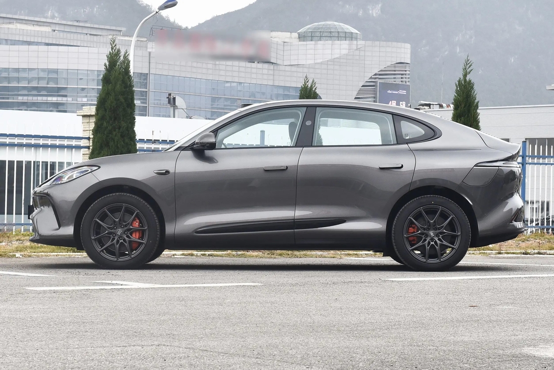 5 صندلی IM اتومبیل الکتریکی تمام چرخ ران Zhiji LS6 SUV متوسط و بزرگ