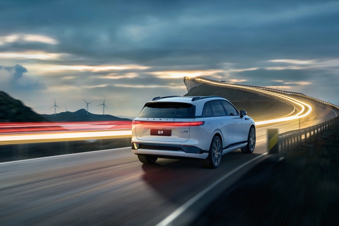 ماشین الکتریکی متوسط تا بزرگ Xiaopeng 5 در 5 صندلی Xpeng G9 SUV الکتریکی خالص