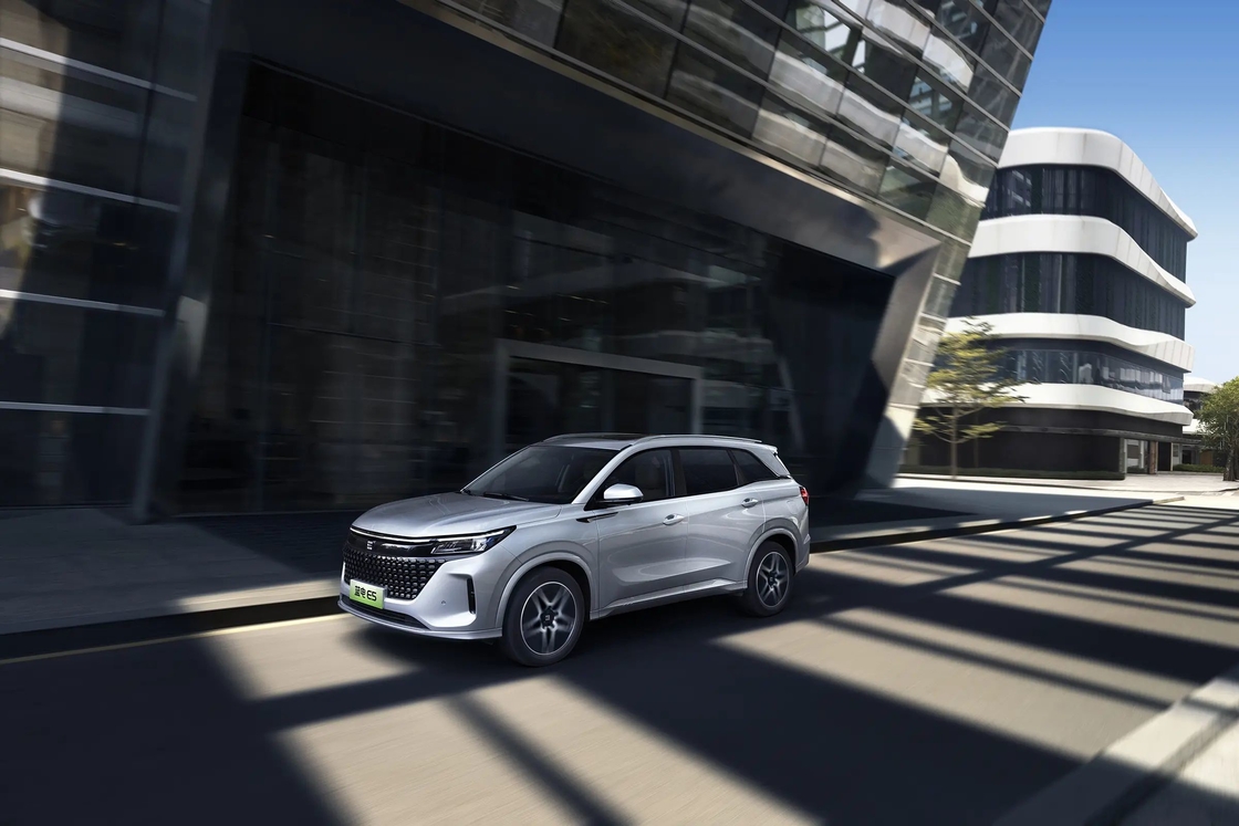 5 صندلی AWD Seres اتومبیل الکتریکی SUV 120 اسب بخار و رانندگی بدون انتشار