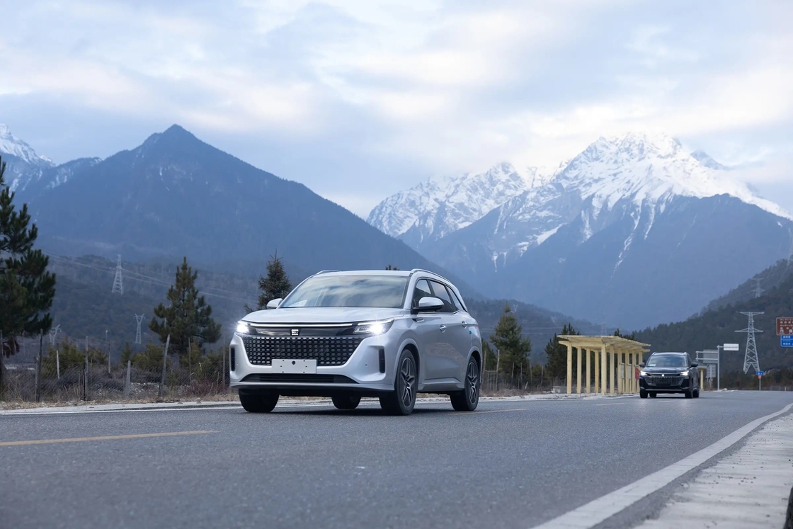 5 صندلی AWD Seres اتومبیل الکتریکی SUV 120 اسب بخار و رانندگی بدون انتشار