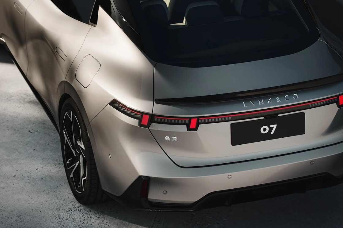 5 صندلی Lynk And Co اتومبیل الکتریکی نوع سدان چرخ جلو EV 180 کیلومتر در ساعت