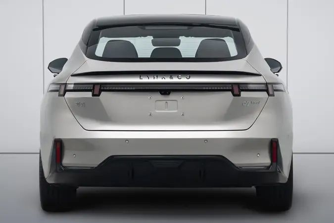 معرفی Lynk Co 07 ترکیب کامل عملکرد و پایداری برای زندگی شهری