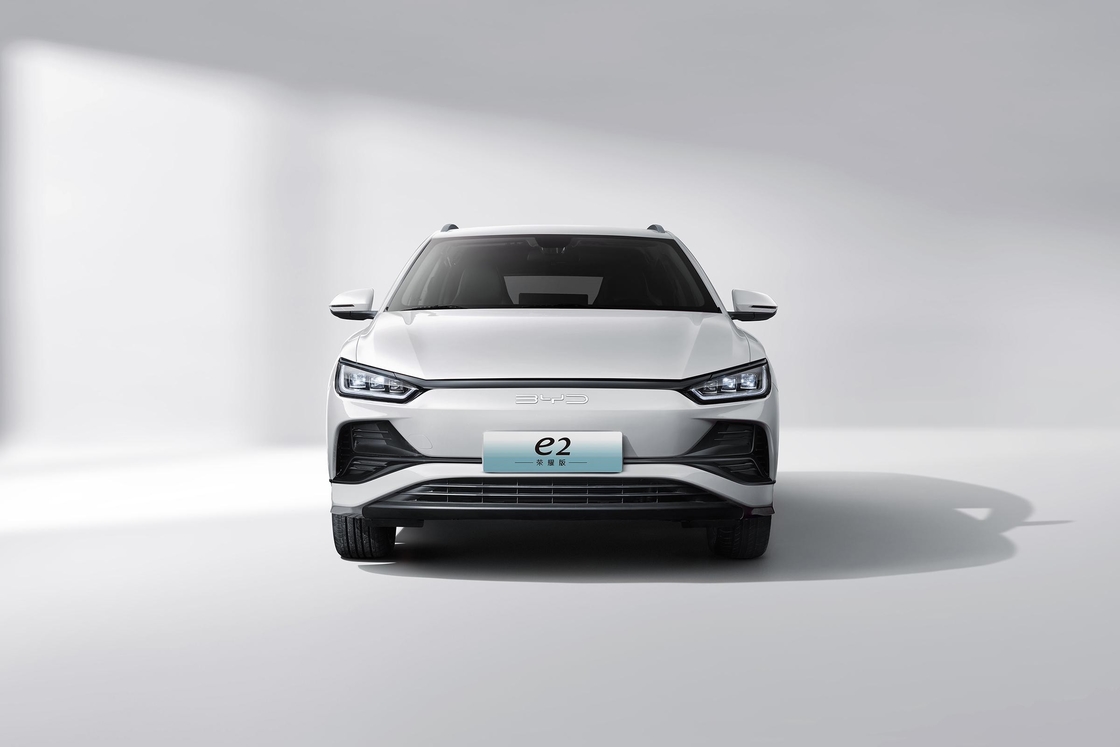 BYD E2 405km سدان الکتریکی انرژی جدید رانش چپ EV 5 درب 5 صندلی