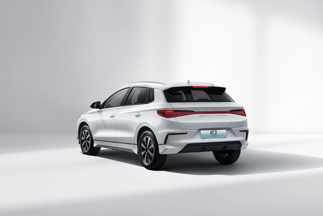 BYD E2 405km سدان الکتریکی انرژی جدید رانش چپ EV 5 درب 5 صندلی