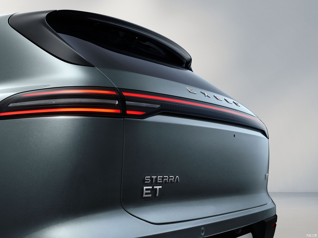 200 کيلومتر در ساعت ماشين الکتريکي چري SUV EXEED ET 290 Nm Torque با درب آويزون شده