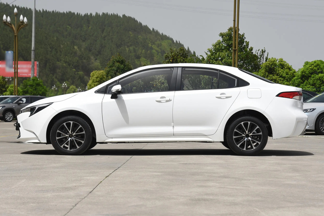 نوع سدان تویوتا اتومبیل الکتریکی 101KW 1.8L 98HP موتور هیبریدی L4