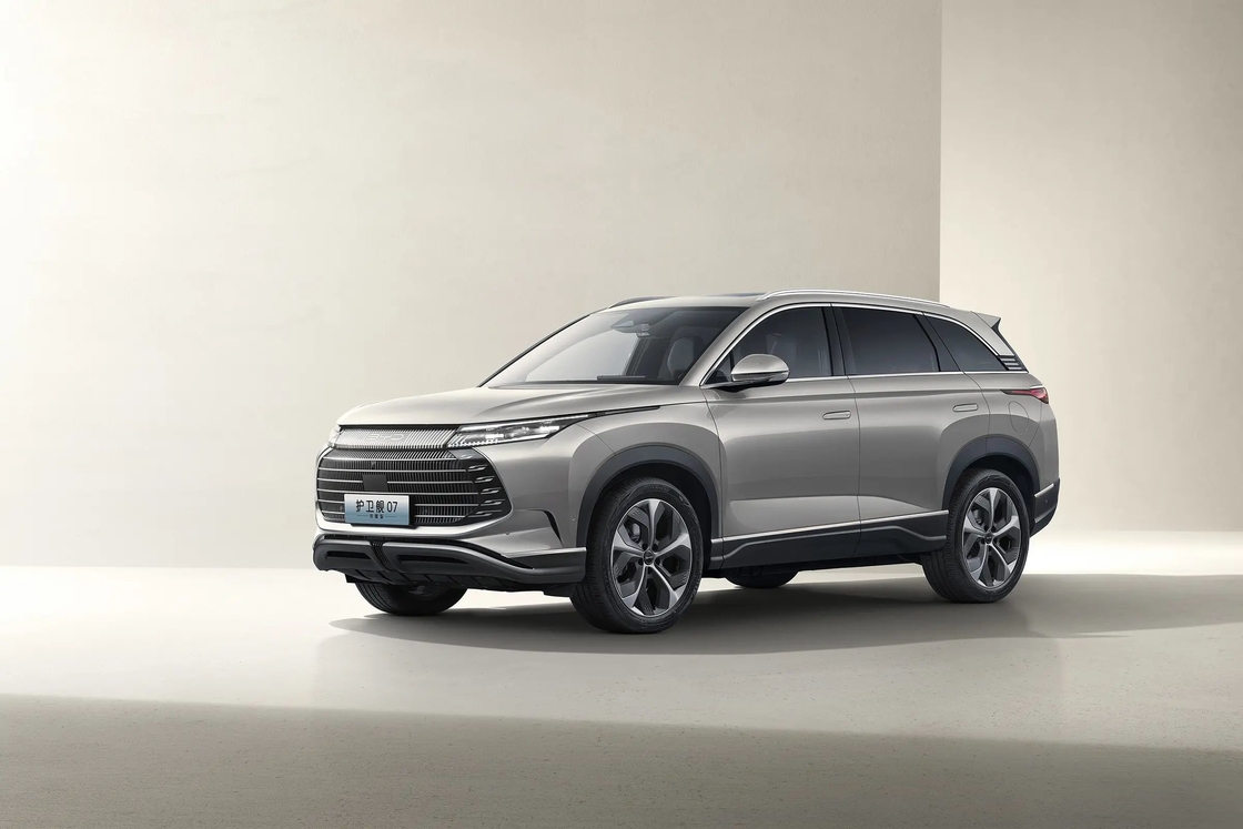 ماشین الکتریکی BYD با اندازه متوسط BYD فرگات 07 EV با صفحه نمایش چند رسانه ای کنترل مرکزی