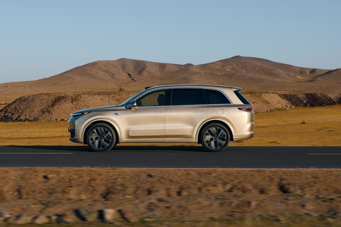 5 درب 6 صندلی L8 Lixiang اتومبیل الکتریکی SUV راننده چپ با 800 کیلومتر فاصله رانندگی