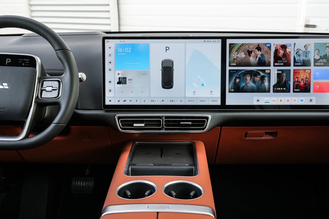 پیکربندی های پیشرفته Lixiang اتومبیل الکتریکی ایده آل L7 با یخچال ماشین و تلویزیون LCD