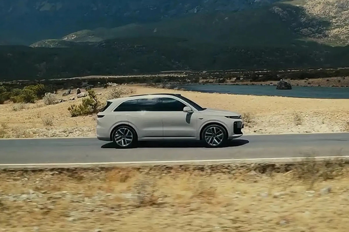 ماشین الکتریکی لیکسیانگ L6 SUV با عملکرد بالا با 1.5T Range Extender و 1390km Range چهار صفحه نمایش و صندلی های لوکس