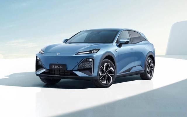 ماشین الکتریکی چانگان متوسط سایز DeepBlue 07 400km Range Drive EV