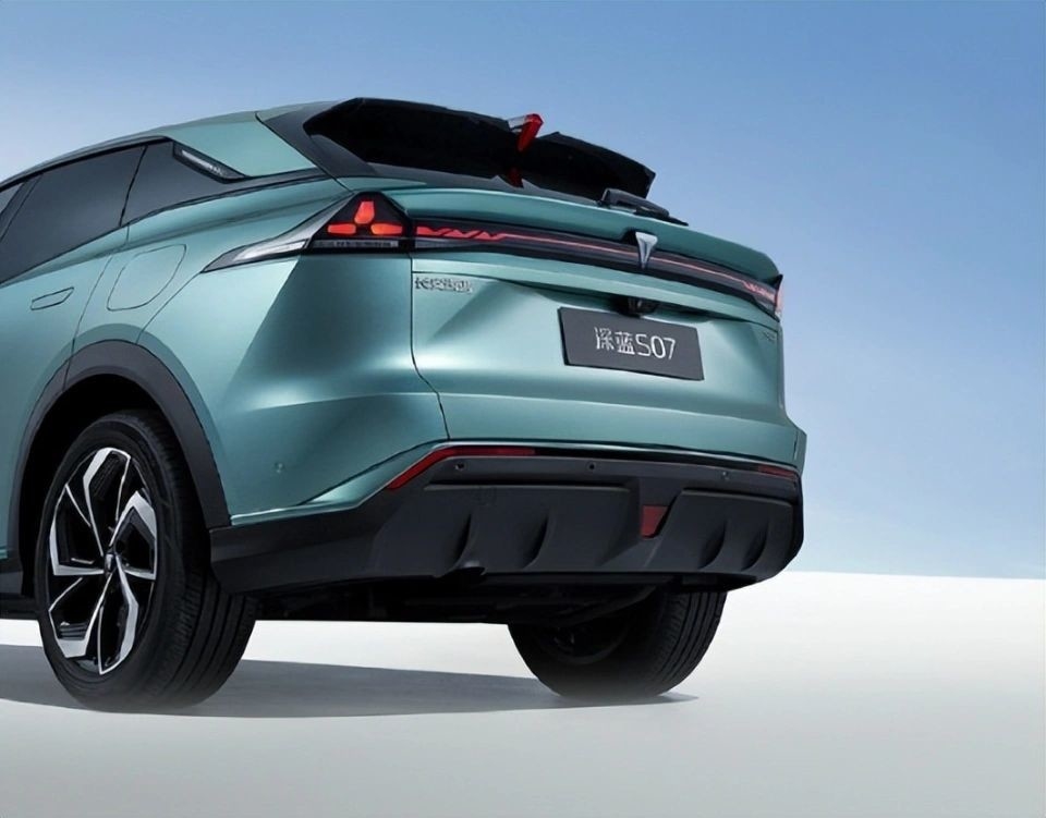 ماشین الکتریکی چانگان متوسط سایز DeepBlue 07 400km Range Drive EV