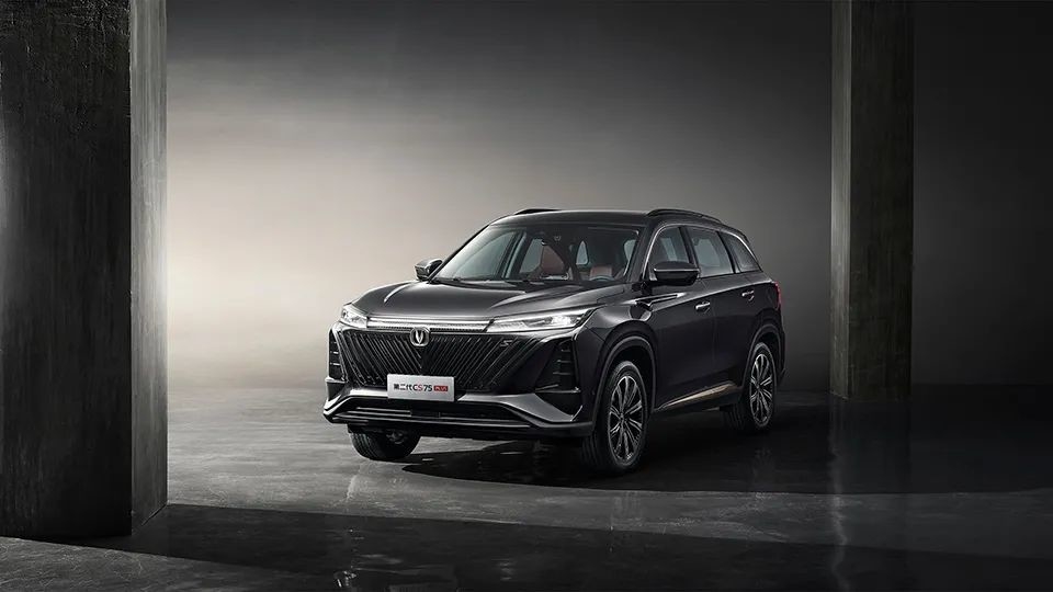 چنگان بنزین CS75 پلاس SUV بنزین نوع انرژی برای ماجراجویی های روزانه شما