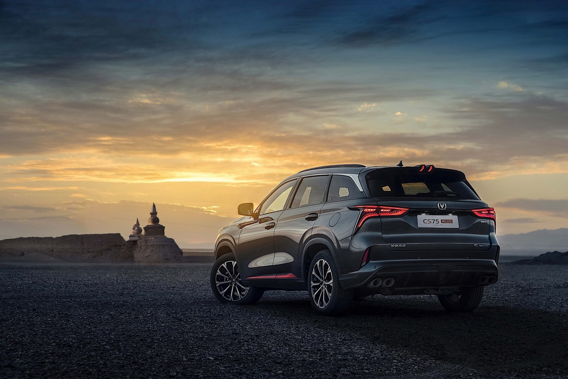 نوع سوخت بنزین چنگان CS75 Plus SUV سیاه 5 ظرفیت صندلی