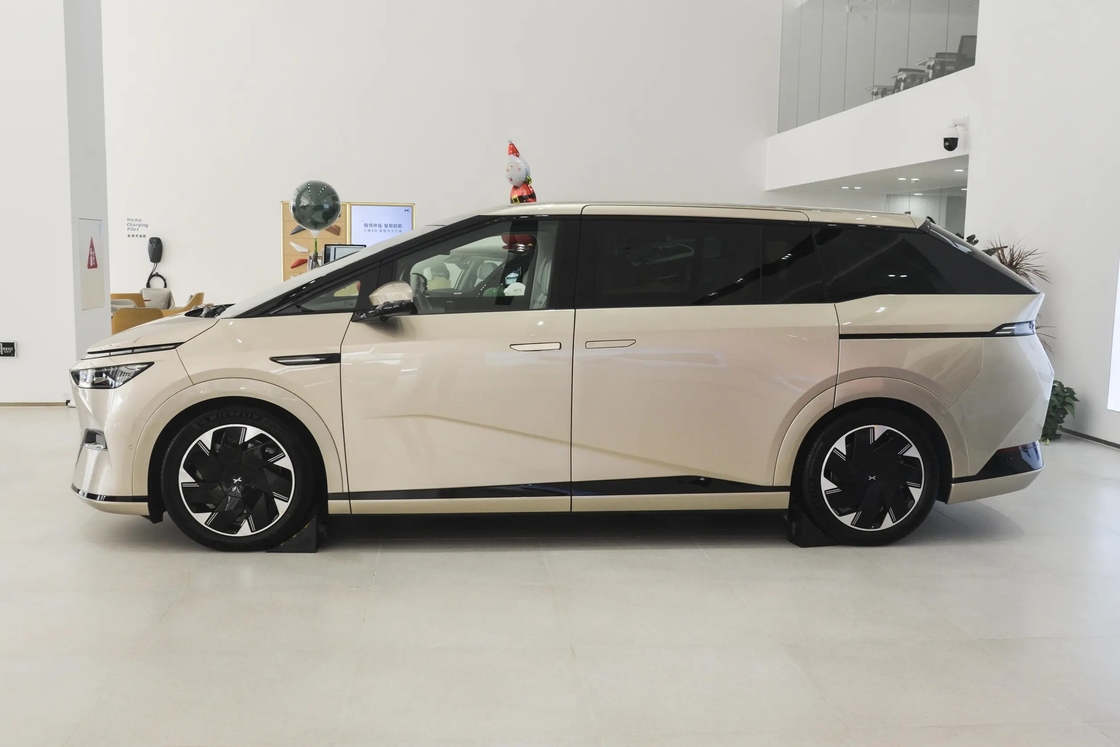 2024 Xpeng X9 MPV خالص الکتریکی 320Ps Ultra Long Range 702 AWD 640km Pro Max با X9 خودرو انرژی جدید