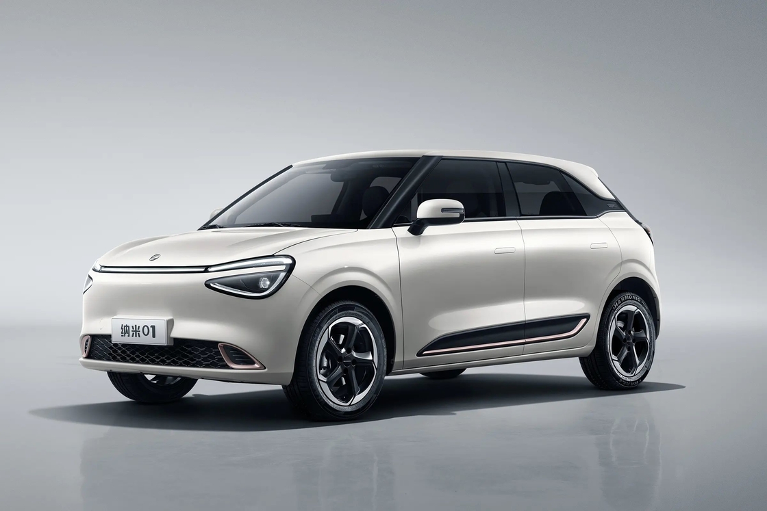 ساخته شده در چین مینی SUV Dongfeng Nami 01 با سیستم سرگرمی ویدیویی با کیفیت بالا آماده در انبار