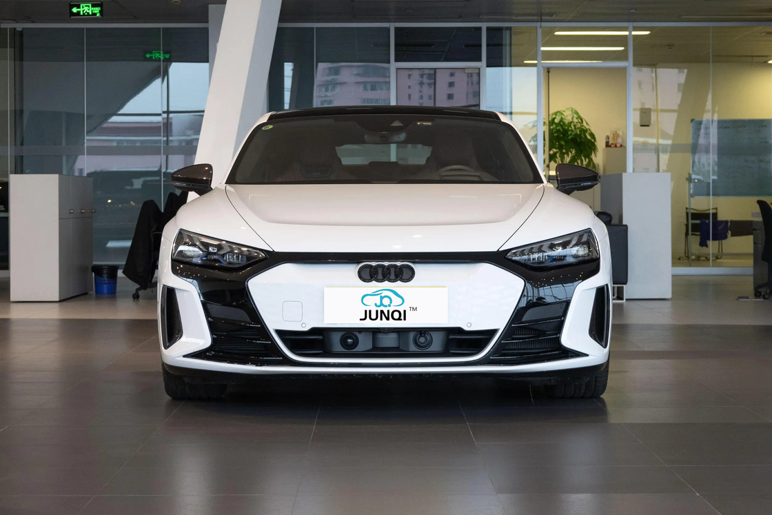 خودروهای لوکس ۴۹۵ کیلومتر برد طولانی ماشین برقی A U D I RS E-tron GT 4 چهار چرخ خودرو برقی